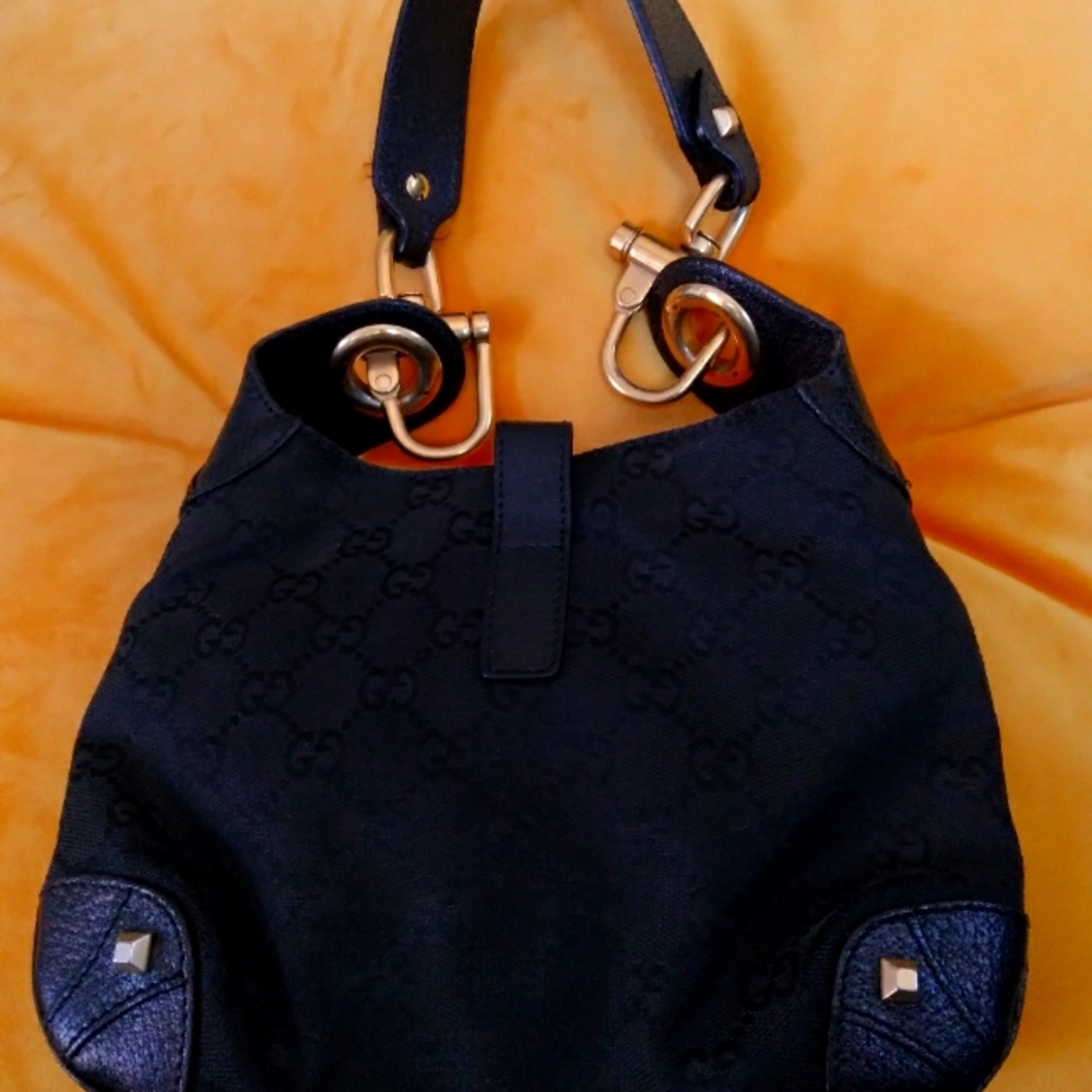 A black Gucci